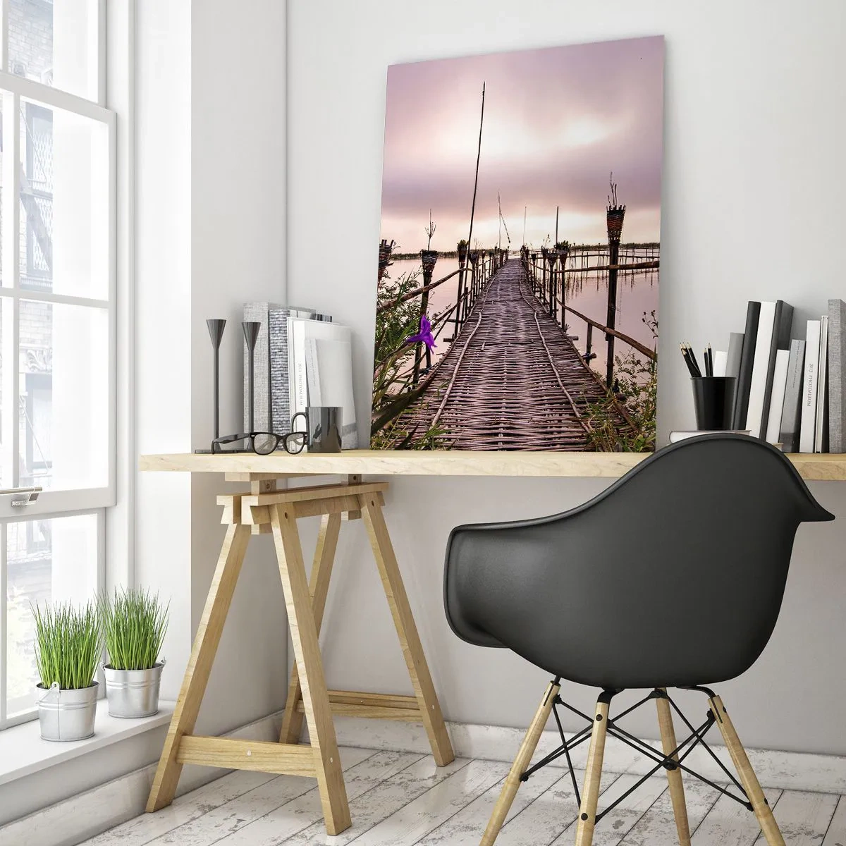 Cuadro sobre vidrio - Impresiones sobre Vidrio - Un puente de bambú que cruza el lago, rodeado de plantas y flores. - 50x70cm - La tranquilidad de Asia - Decoración de pared moderna para salón y dormitorio ARTTOR