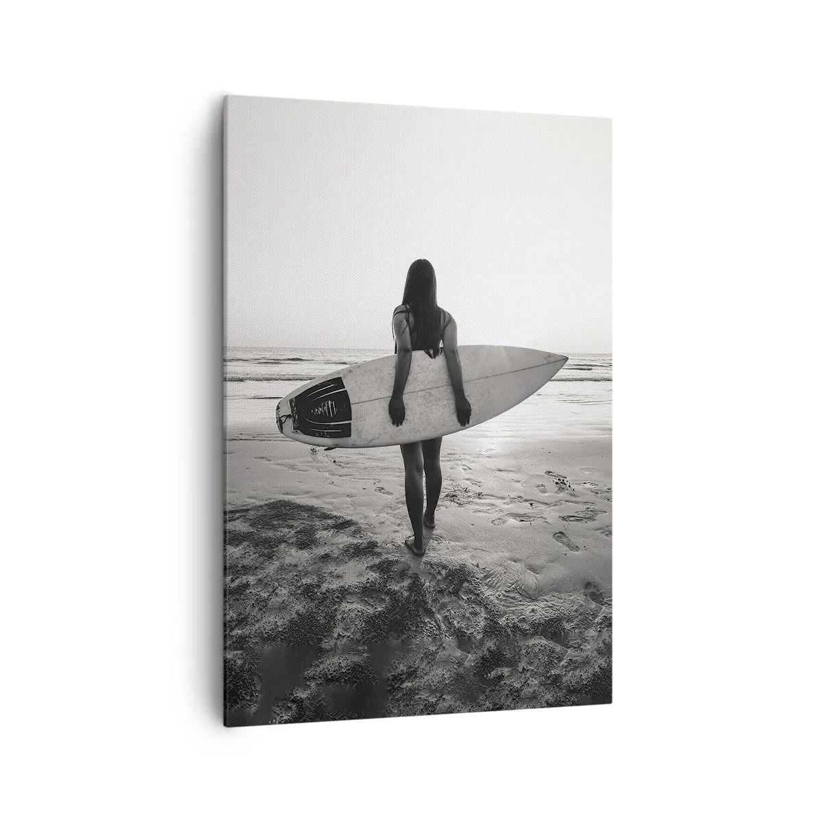 Cuadro sobre lienzo - Impresión de Imagen - Mujer con tabla de surf en la playa en blanco y negro - 70x100cm - Hija de las olas marinas - Decoración de pared moderna para salón y dormitorio ARTTOR