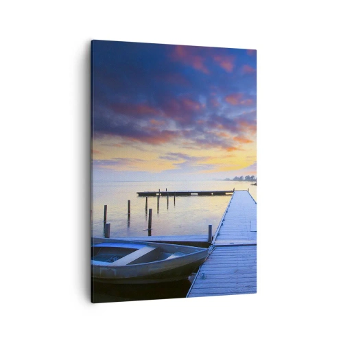 Cuadro sobre lienzo - Impresión de Imagen - Un embarcadero junto al lago al atardecer con un barco en la orilla. - 50x70cm - Calma púrpura y dorada - Decoración de pared moderna para salón y dormitorio ARTTOR