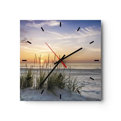 Reloj de pared - Reloj de vidrio - Una playa de arena al atardecer con césped al fondo. - 30x30cm - Mira, piensa, siente - Decoración de pared moderna para salón y dormitorio ARTTOR
