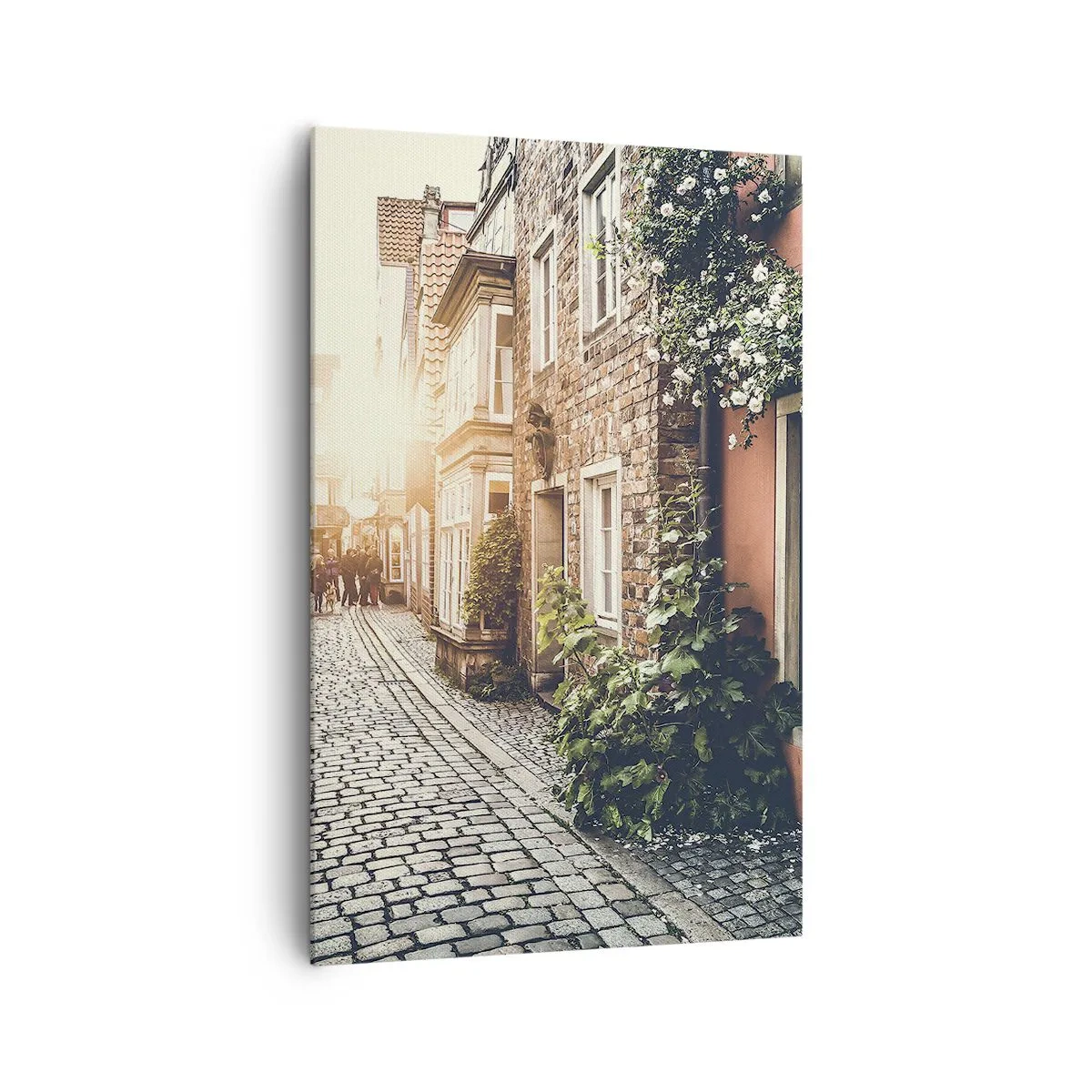 Cuadro sobre lienzo - Impresión de Imagen - Una encantadora calle con pavimento de piedra y flores. - 80x120cm - El callejón de las rosas - Decoración de pared moderna para salón y dormitorio ARTTOR