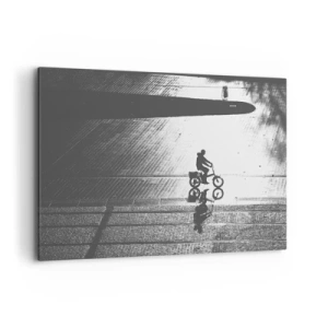 Cuadro sobre lienzo - Impresión de Imagen - Silueta en blanco y negro de un ciclista en una calle mojada - 100x70cm - Adelante, a través de la ciudad - Decoración de pared moderna para salón y dormitorio ARTTOR