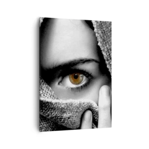 Cuadro sobre lienzo - Impresión de Imagen - Retrato de una mujer con un ojo color ámbar cubierto con una tela en tonos grises. - 50x70cm - Conoce el misterio - Decoración de pared moderna para salón y dormitorio ARTTOR