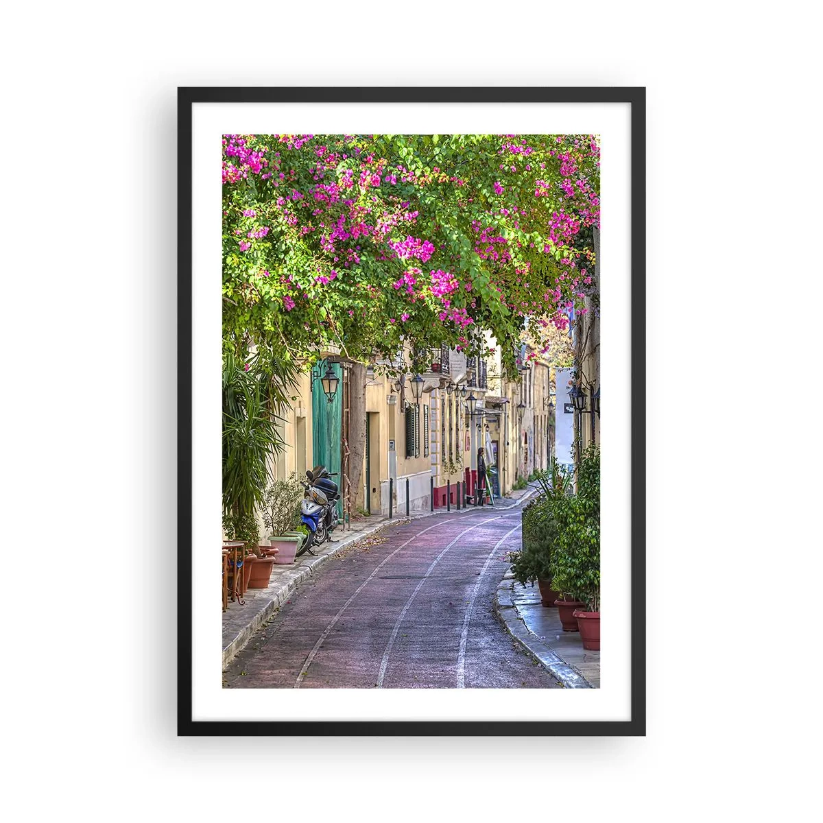 Póster en marco negro - Una calle colorida con flores florecientes y arquitectura clásica. - 50x70cm - Un callejón floreciente - Decoración de pared moderna para salón y dormitorio ARTTOR