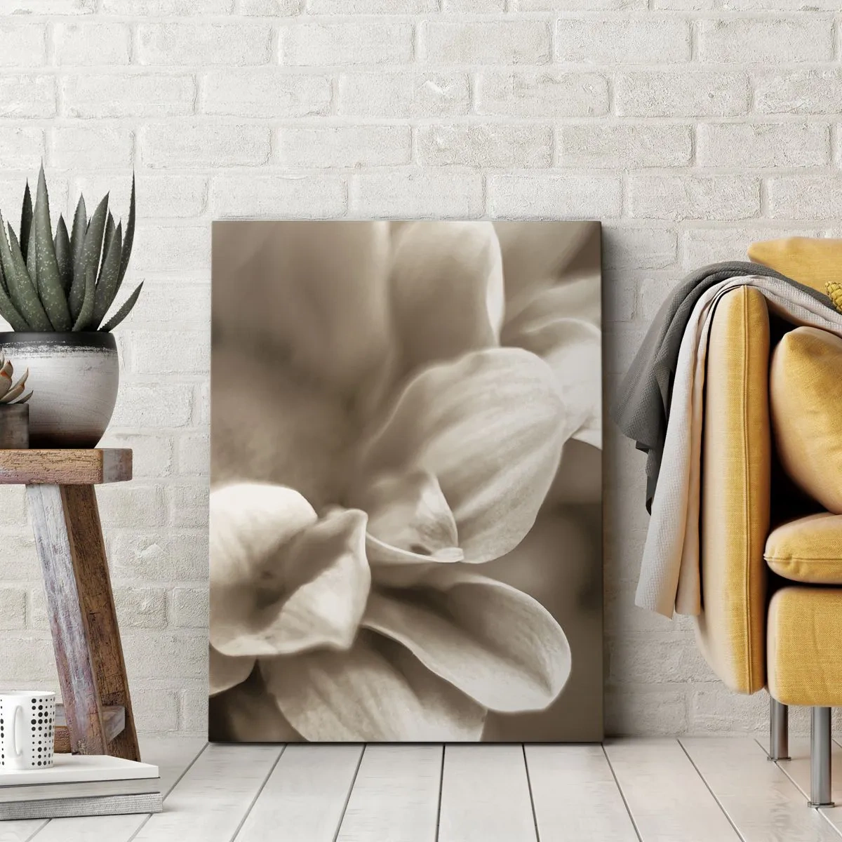 Cuadro sobre lienzo - Impresión de Imagen - Primer plano de flores en un delicado tono sepia con contornos suaves. - 50x70cm - Suave como una sonrisa - Decoración de pared moderna para salón y dormitorio ARTTOR