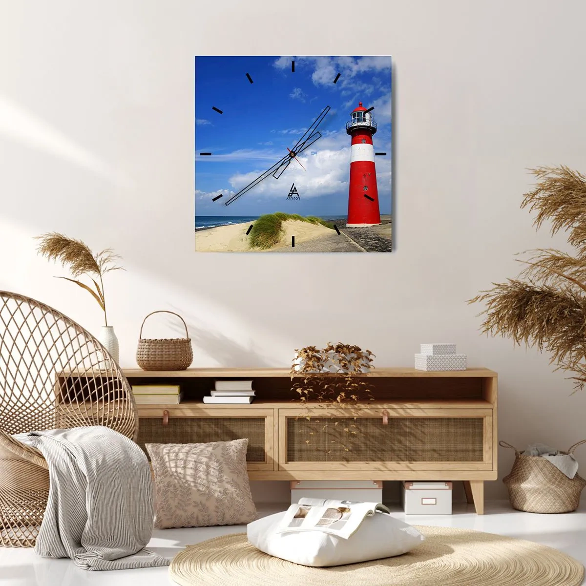Reloj de pared - Reloj de vidrio - Faro rojo en la playa bajo un cielo azul - 30x30cm - Una soledad de ensueño - Decoración de pared moderna para salón y dormitorio ARTTOR