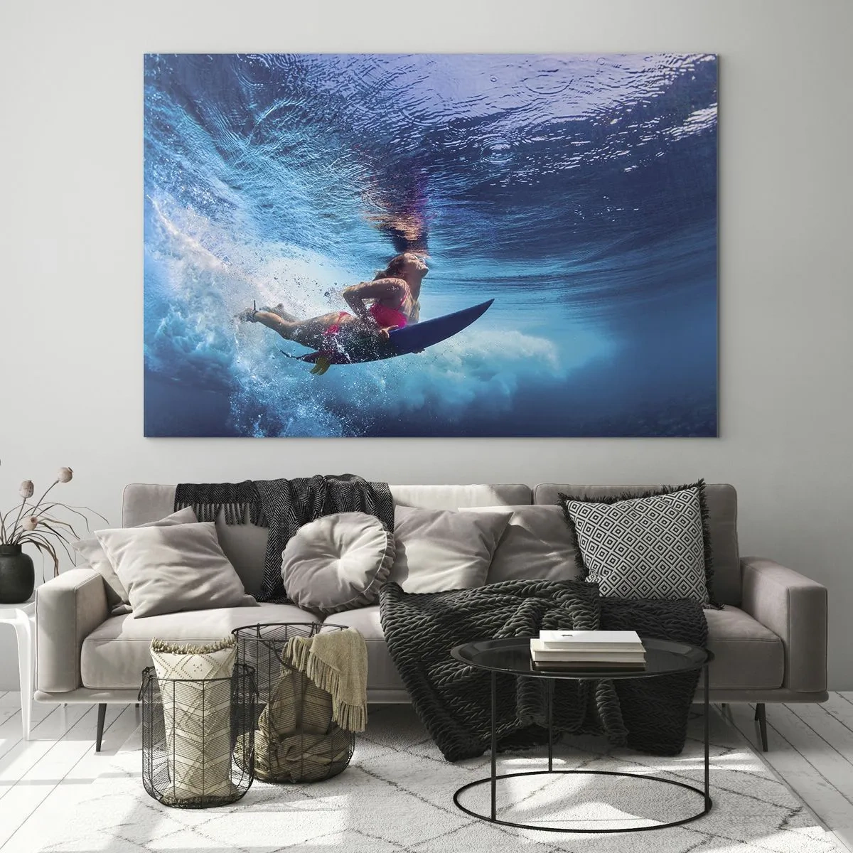 Cuadro sobre vidrio - Impresiones sobre Vidrio - Una escena submarina con un surfista en acción dinámica. - 120x80cm - La profundidad de la alegría - Decoración de pared moderna para salón y dormitorio ARTTOR
