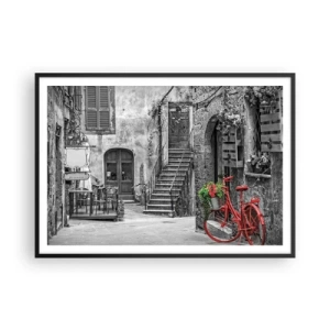 Póster en marco negro - Una bicicleta roja en una calle en blanco y negro. - 100x70cm - Callejón de la Toscana - Decoración de pared moderna para salón y dormitorio ARTTOR