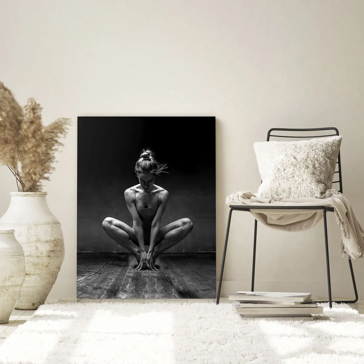 Cuadro sobre vidrio - Impresiones sobre Vidrio - Una bailarina en pose de ballet sobre un suelo de madera. - 50x70cm - Concentración de energía del baile - Decoración de pared moderna para salón y dormitorio ARTTOR