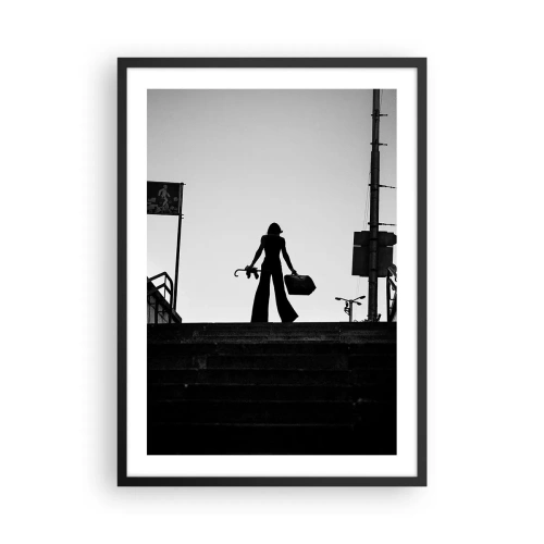 Póster en marco negro - Silueta de una mujer con una maleta con el sol poniente como telón de fondo - 50x70cm - Paseo urbano - Decoración de pared moderna para salón y dormitorio ARTTOR