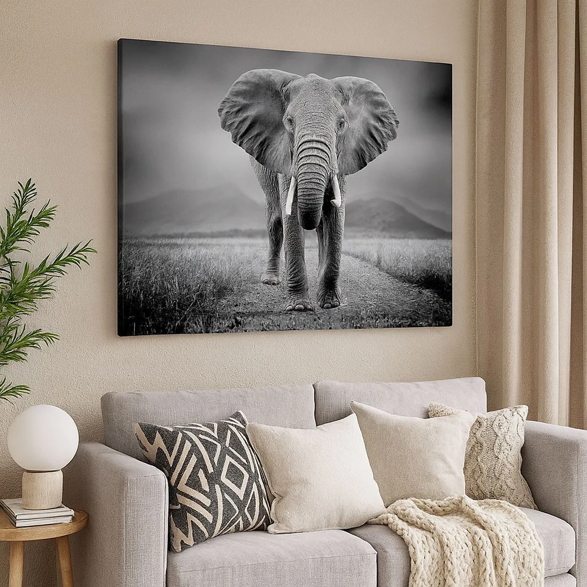 Cuadro sobre lienzo - Impresión de Imagen - Un poderoso elefante en la sabana en tonos monocromáticos. - 70x50cm - El anfitrión da la bienvenida - Decoración de pared moderna para salón y dormitorio ARTTOR