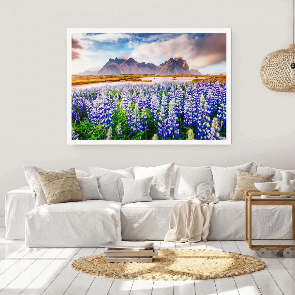 Póster - Flores en un paisaje de montaña con un cielo pintoresco. - 100x70cm - La fuerza y la severidad junto a la dulzura - Decoración de pared moderna para salón y dormitorio ARTTOR