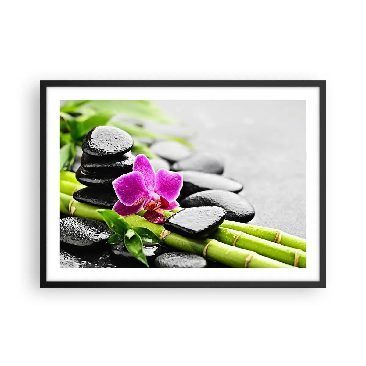 Póster en marco negro - Orquídea morada, piedras negras y bambú en una composición tranquila. - 70x50cm - En equilibrio pacífico - Decoración de pared moderna para salón y dormitorio ARTTOR