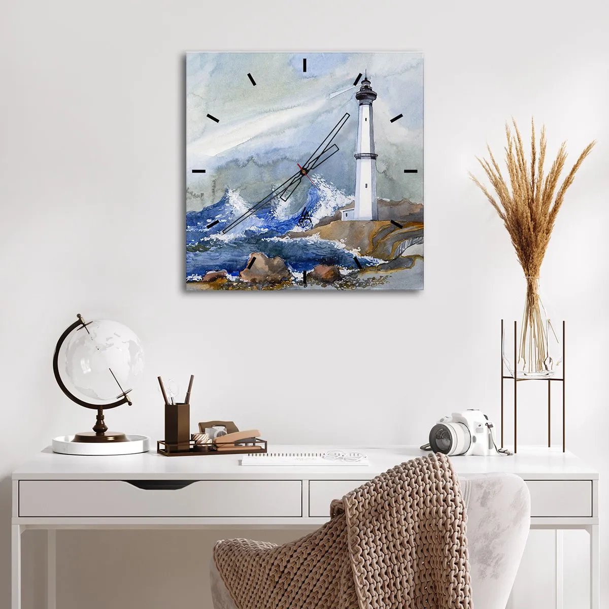 Reloj de pared - Reloj de vidrio - Un faro en una costa rocosa con mar agitado. - 30x30cm - Contra la oscuridad y la tormenta - Decoración de pared moderna para salón y dormitorio ARTTOR