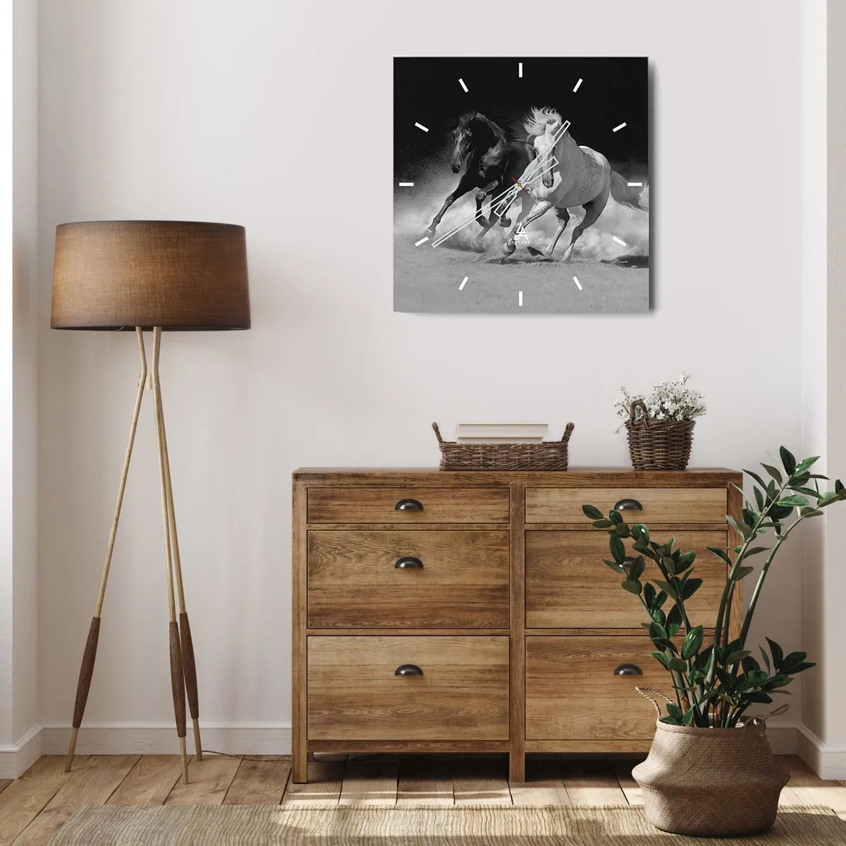 Reloj de pared - Reloj de vidrio - Caballos corriendo en blanco y negro - 30x30cm - El galope de la libertad - Decoración de pared moderna para salón y dormitorio ARTTOR
