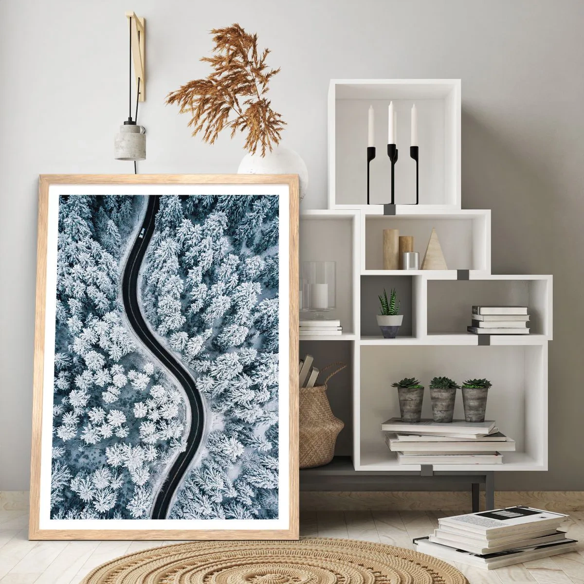 Póster en marco roble claro - A través de un bosque invernal - 70x100 cm