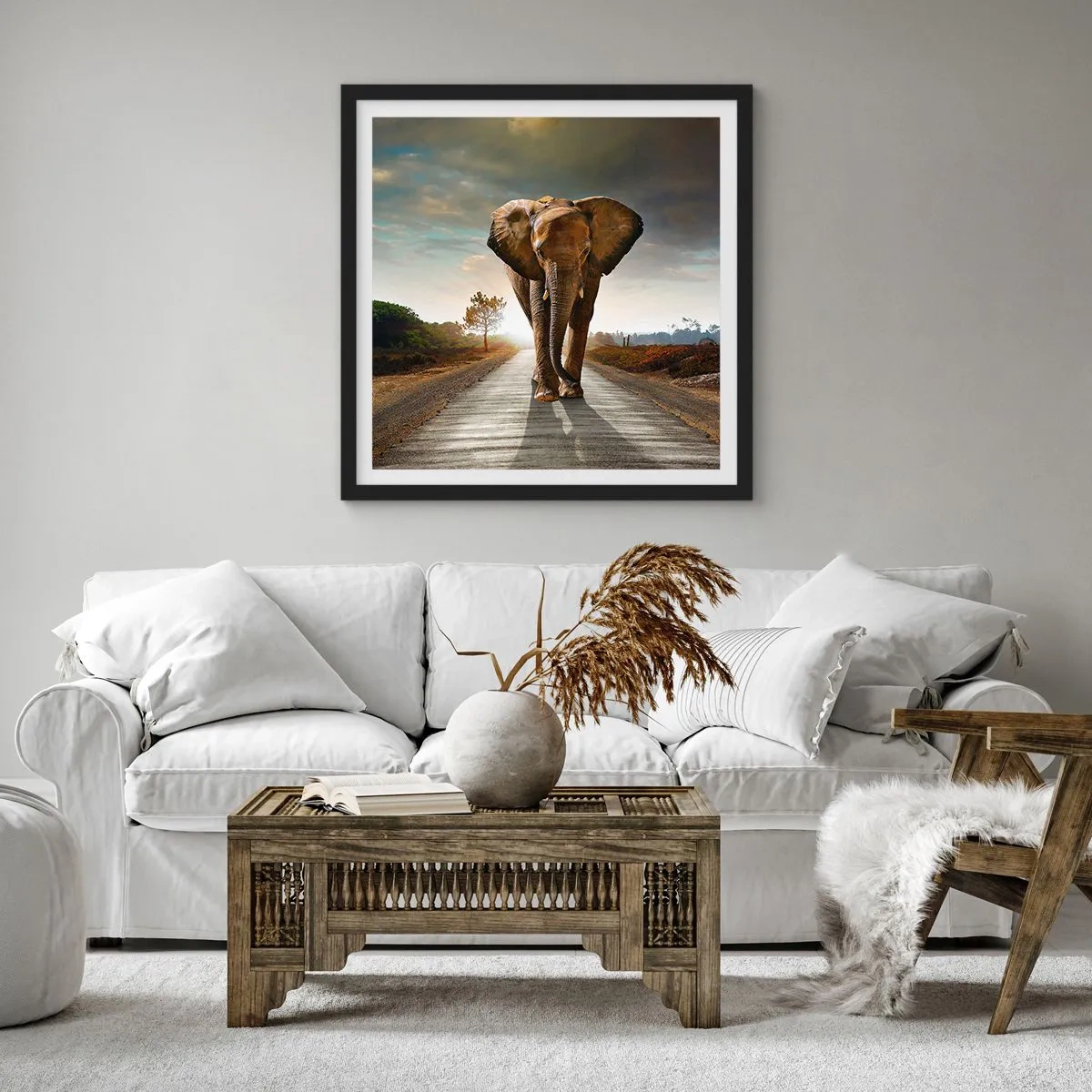 Póster en marco negro - Y para nada en un almacén de porcelana - 60x60 cm