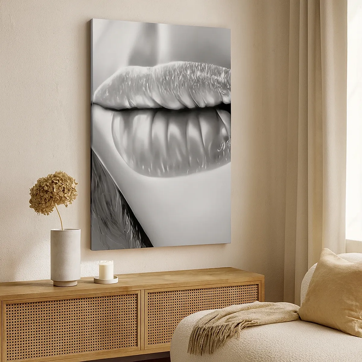 Cuadro sobre lienzo - Impresión de Imagen - Primer plano en blanco y negro de los labios de una mujer con efecto brillante y detalles. - 50x70cm - Sé lo que estás pensando... - Decoración de pared moderna para salón y dormitorio ARTTOR