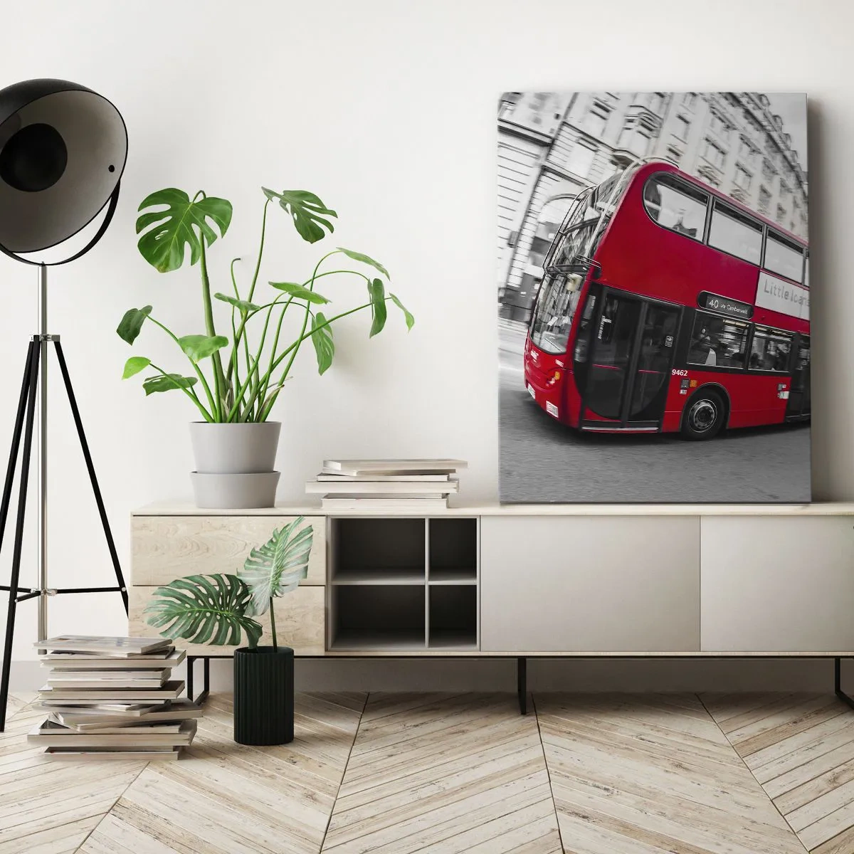 Cuadro sobre lienzo - Impresión de Imagen - Un autobús rojo de Londres contra una calle en blanco y negro - 50x70cm - Londres tradicional - en autobús - Decoración de pared moderna para salón y dormitorio ARTTOR