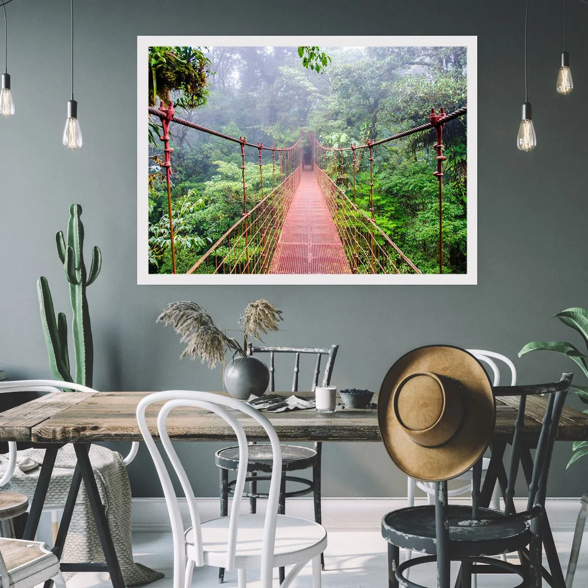 Póster - Un puente colgante en una selva tropical rodeado de niebla. - 100x70cm - Suspendido sobre las copas - Decoración de pared moderna para salón y dormitorio ARTTOR