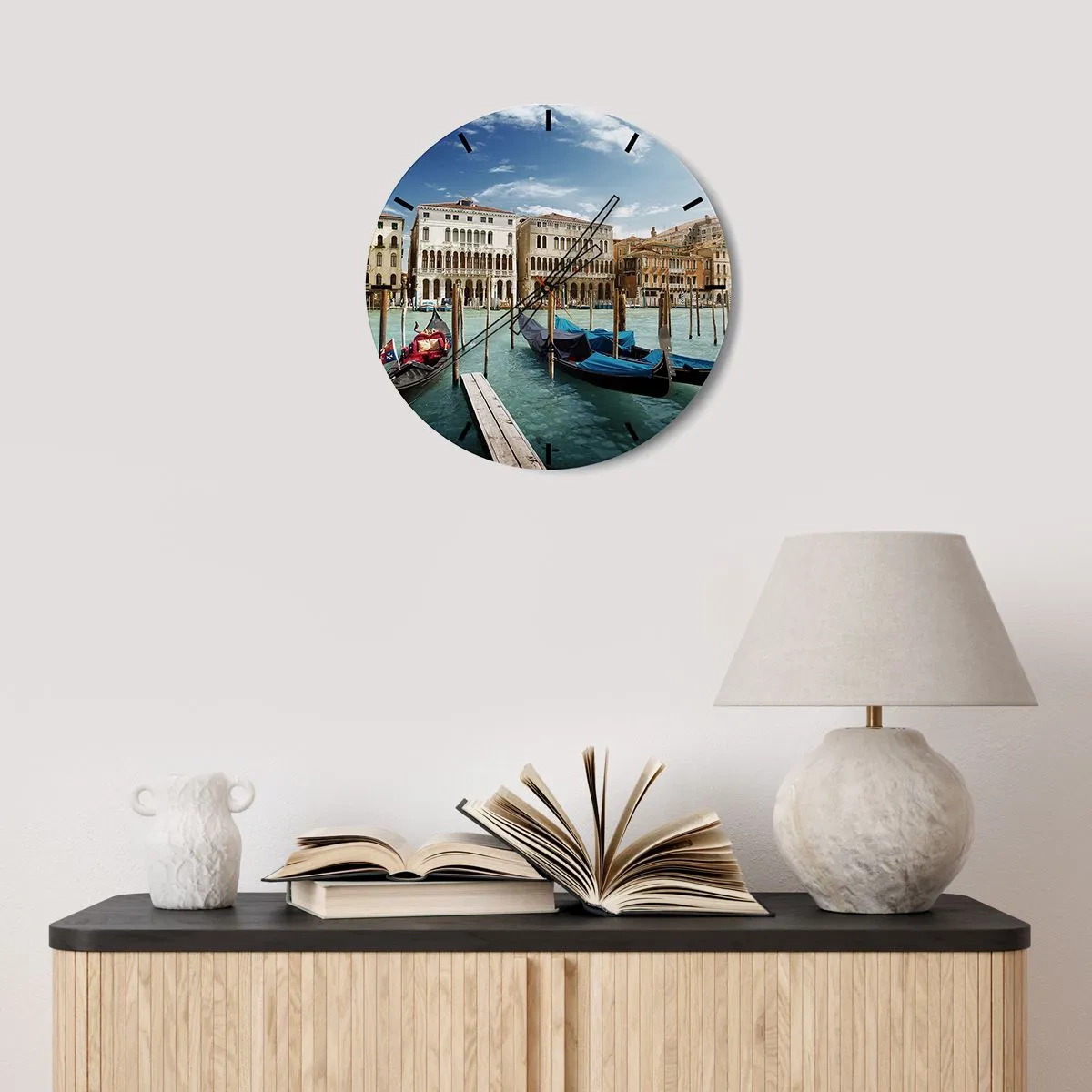 Reloj de pared - Reloj de vidrio - Un canal veneciano con góndolas y edificios históricos. - 30x30cm - Palacios en azul - Decoración de pared moderna para salón, cocina y dormitorio ARTTOR