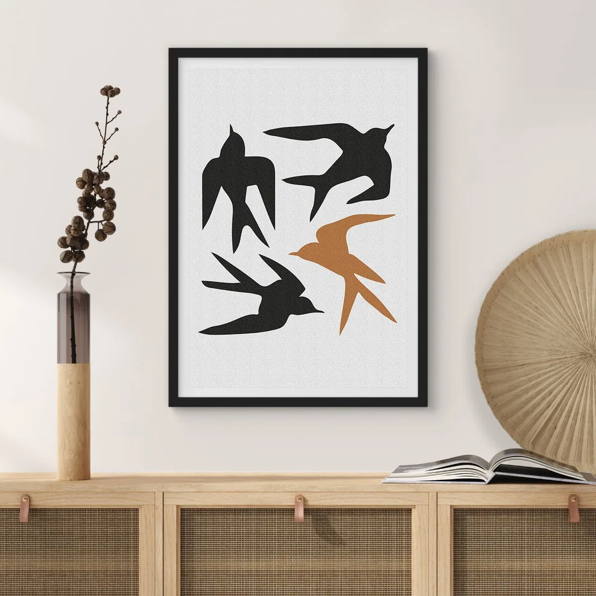 Póster en marco negro - Siluetas estilizadas de golondrinas sobre un fondo claro - 50x70cm - Juegos de golondrinas - Decoración de pared moderna para salón y dormitorio ARTTOR