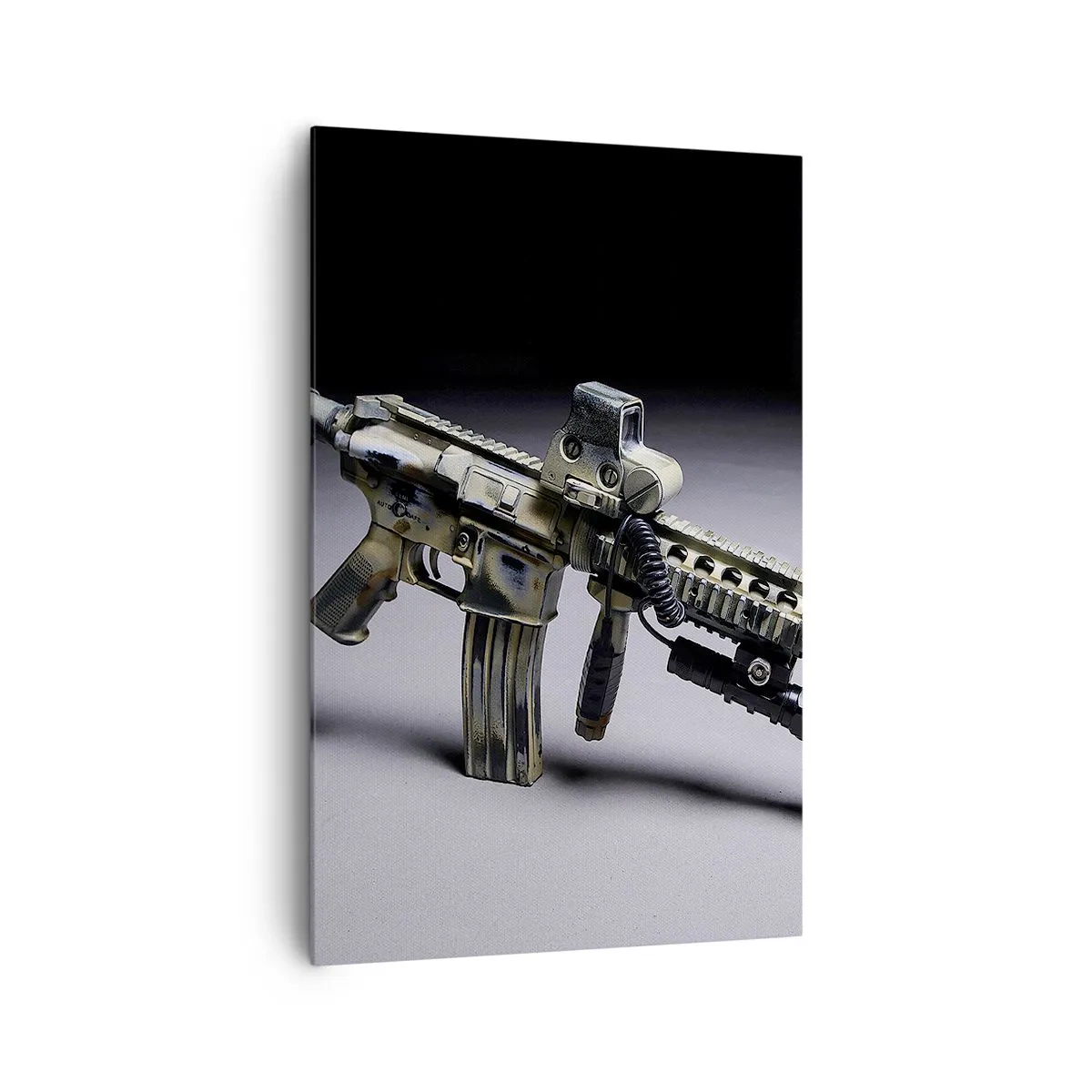 Cuadro sobre lienzo - Impresión de Imagen - Arma moderna en color camuflaje sobre fondo oscuro. - 80x120cm - Siempre amenazante - Decoración de pared moderna para salón y dormitorio ARTTOR
