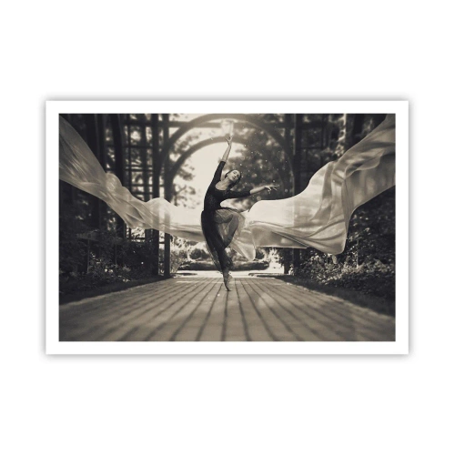 Póster - Una bailarina con un vestido fluido realiza un salto frente a un jardín en blanco y negro como telón de fondo. - 100x70cm - Danza del espíritu del jardín - Decoración de pared moderna para salón y dormitorio ARTTOR