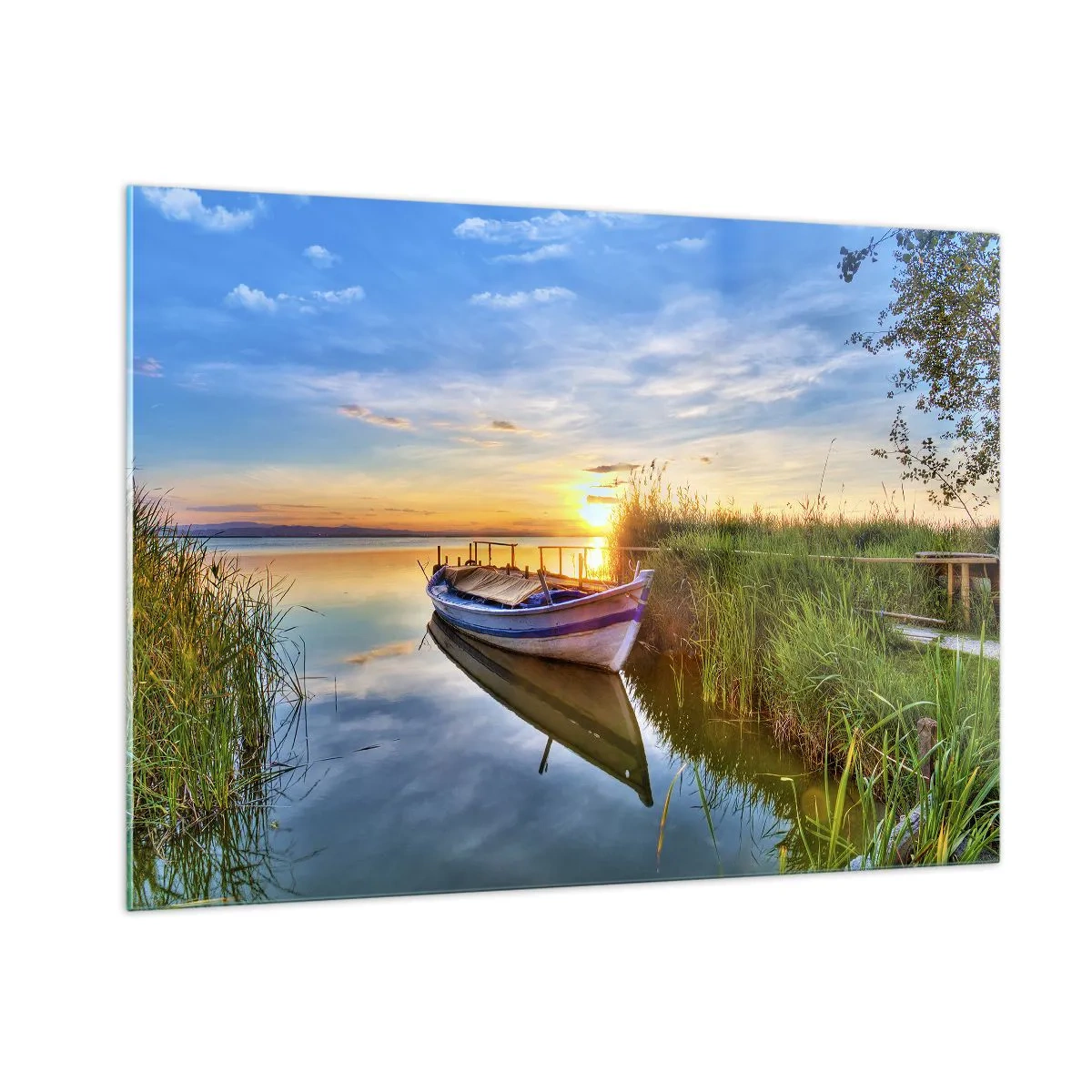 Cuadro sobre vidrio - Impresiones sobre Vidrio - Un barco amarrado en la orilla de un lago al atardecer. - 100x70cm - Sueños cumplidos - Decoración de pared moderna para salón y dormitorio ARTTOR