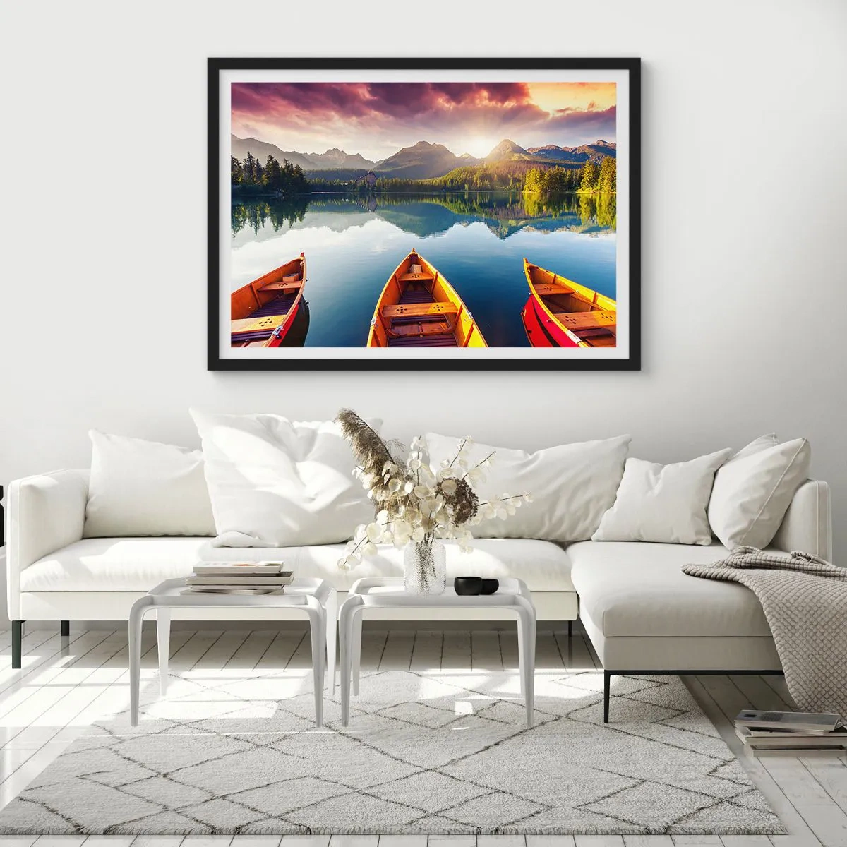 Póster en marco negro - Tres barcos de madera con el telón de fondo de un lago de montaña al atardecer - 100x70cm - Frente a la naturaleza - Decoración de pared moderna para salón y dormitorio ARTTOR