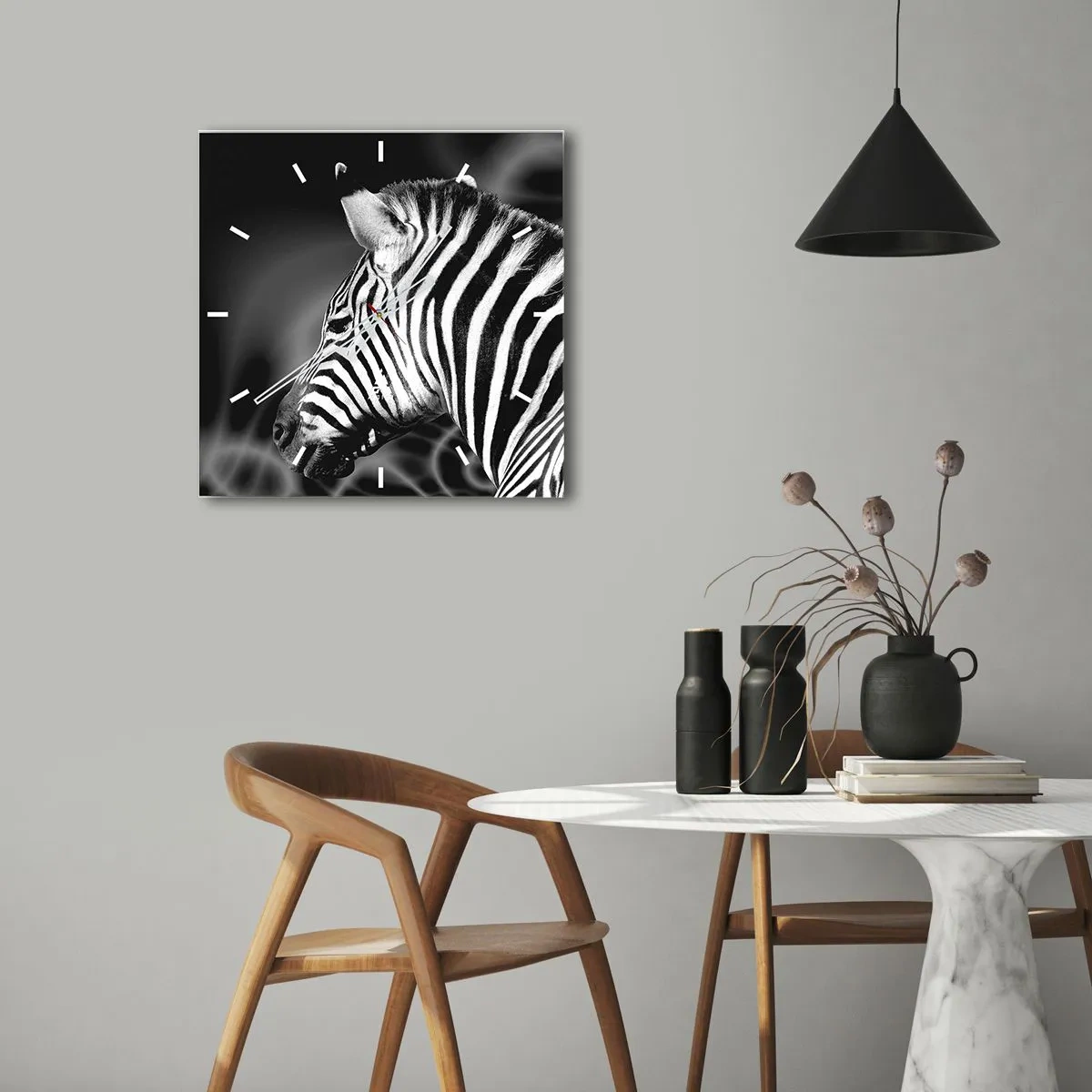 Reloj de pared - Reloj de vidrio - Retrato en blanco y negro de una cebra sobre un fondo de patrones abstractos. - 30x30cm - El blanco es blanco, el negro es negro - Decoración de pared moderna para salón y dormitorio ARTTOR
