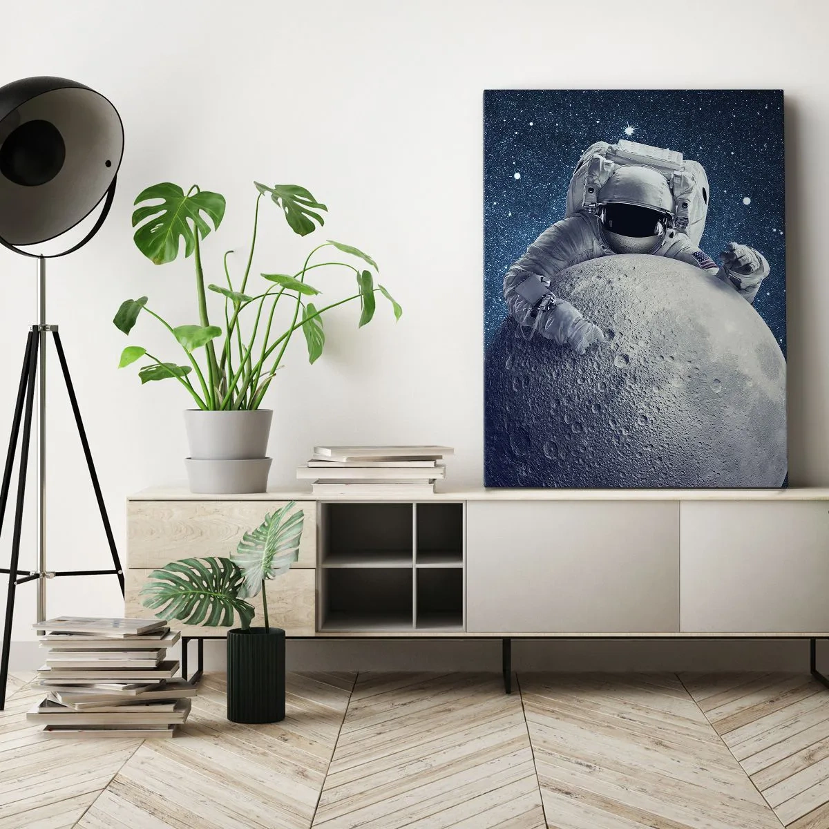 Cuadro sobre lienzo - Impresión de Imagen - Astronauta sosteniendo la luna contra un cielo estrellado - 80x120cm - Bromista espacial - Decoración de pared moderna para salón y dormitorio ARTTOR