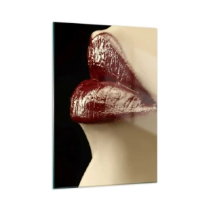 Cuadro sobre vidrio - Impresiones sobre Vidrio - Labios sensuales con lápiz labial carmesí sobre un fondo oscuro. - 50x70cm - Sensualidad y brillo del carmín - Decoración de pared moderna para salón y dormitorio ARTTOR