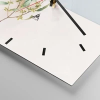 Esfera sin numeración, con rayas