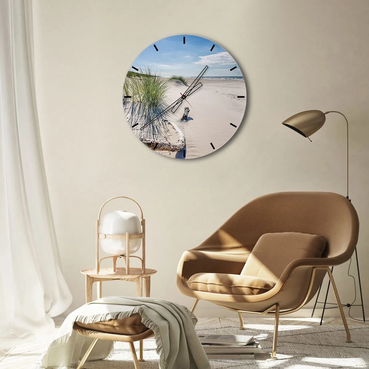 Reloj de pared - Reloj de vidrio - Una playa con arena, césped y vistas al mar en un día soleado. - 30x30cm - ¿La más bella? Báltico - Decoración de pared moderna para salón, cocina y dormitorio ARTTOR