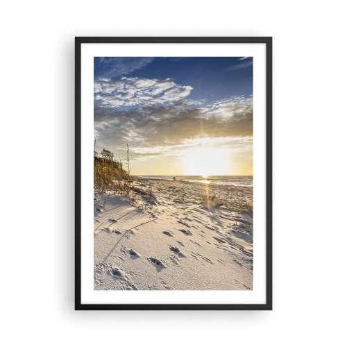 Póster en marco negro - Una playa de arena iluminada por el sol poniente. - 50x70cm - Invitación a un paseo - Decoración de pared moderna para salón y dormitorio ARTTOR
