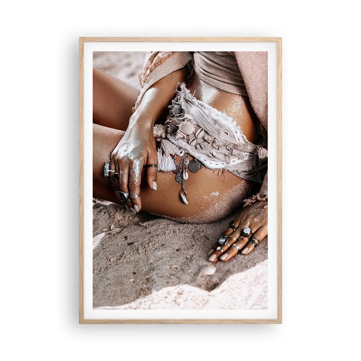 Póster en marco roble claro - Bañada por el sol y la arena - 70x100 cm