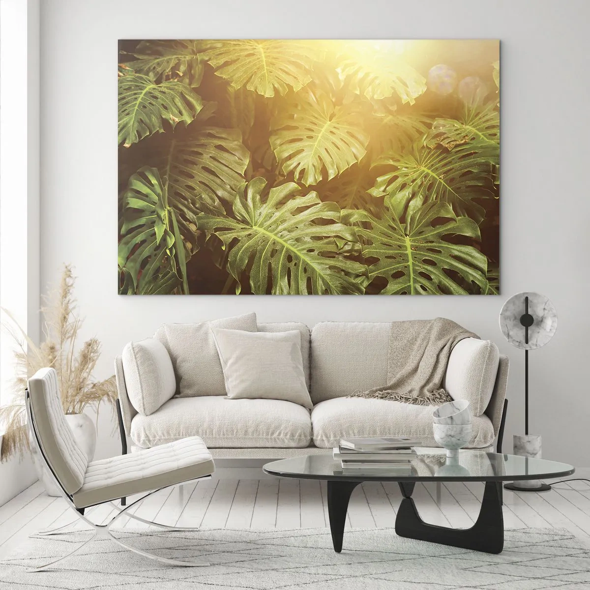 Cuadro sobre vidrio - Impresiones sobre Vidrio - Hojas verdes de monstera bajo la luz dorada del sol tropical. - 70x50cm - Hacia el verdor... - Decoración de pared moderna para salón y dormitorio ARTTOR