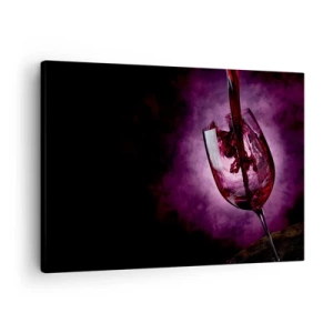 Cuadro sobre lienzo - Impresión de Imagen - Vino tinto vertido en una copa sobre un fondo de humo púrpura. - 70x50cm - ¿Escarlata? ¿Carmín? No, rubí. - Decoración de pared moderna para salón y dormitorio ARTTOR