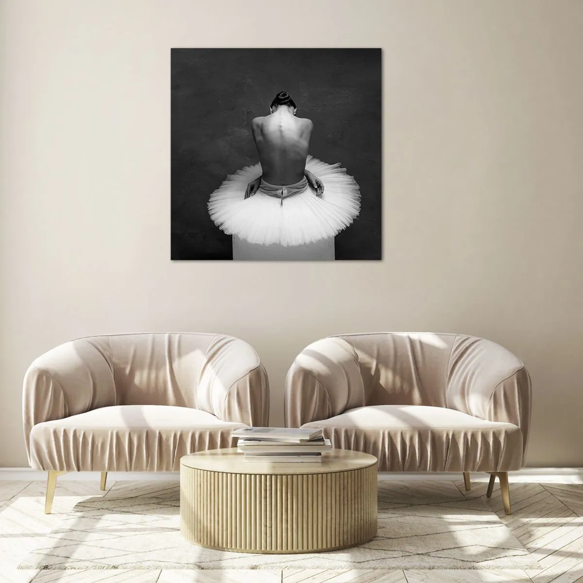 Cuadro sobre vidrio - Impresiones sobre Vidrio - Rodeada de pétalos - 30x30 cm