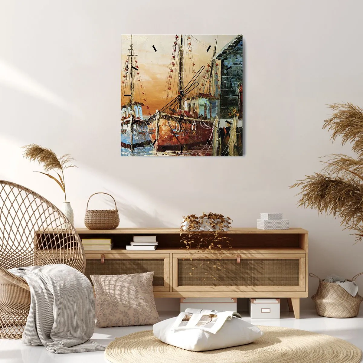 Reloj de pared - Reloj de vidrio - Barcos en la orilla bajo la cálida luz del atardecer. - 30x30cm - Regreso pacífico - Decoración de pared moderna para salón y dormitorio ARTTOR