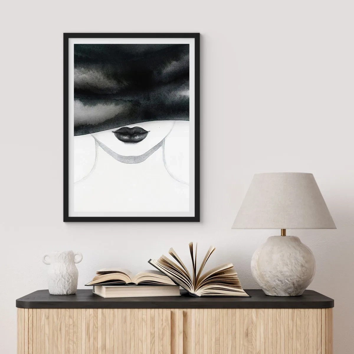 Póster en marco negro - Un misterio sensual - 61x91 cm