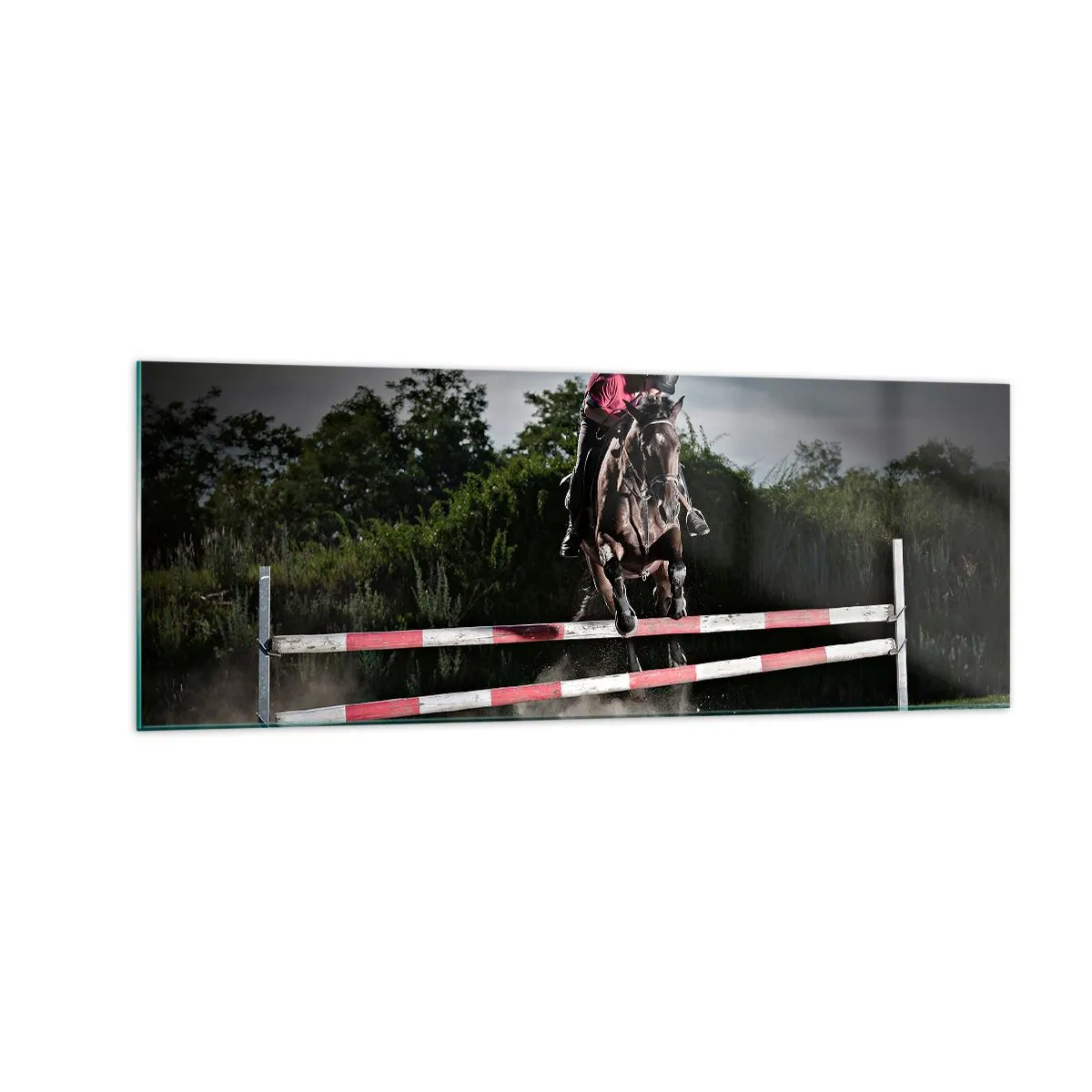 Cuadro sobre vidrio - Impresiones sobre Vidrio - Un jinete a caballo saltando sobre un obstáculo en una pista de carreras. - 140x50cm - Juntos por la victoria - Decoración de pared moderna para salón y dormitorio ARTTOR