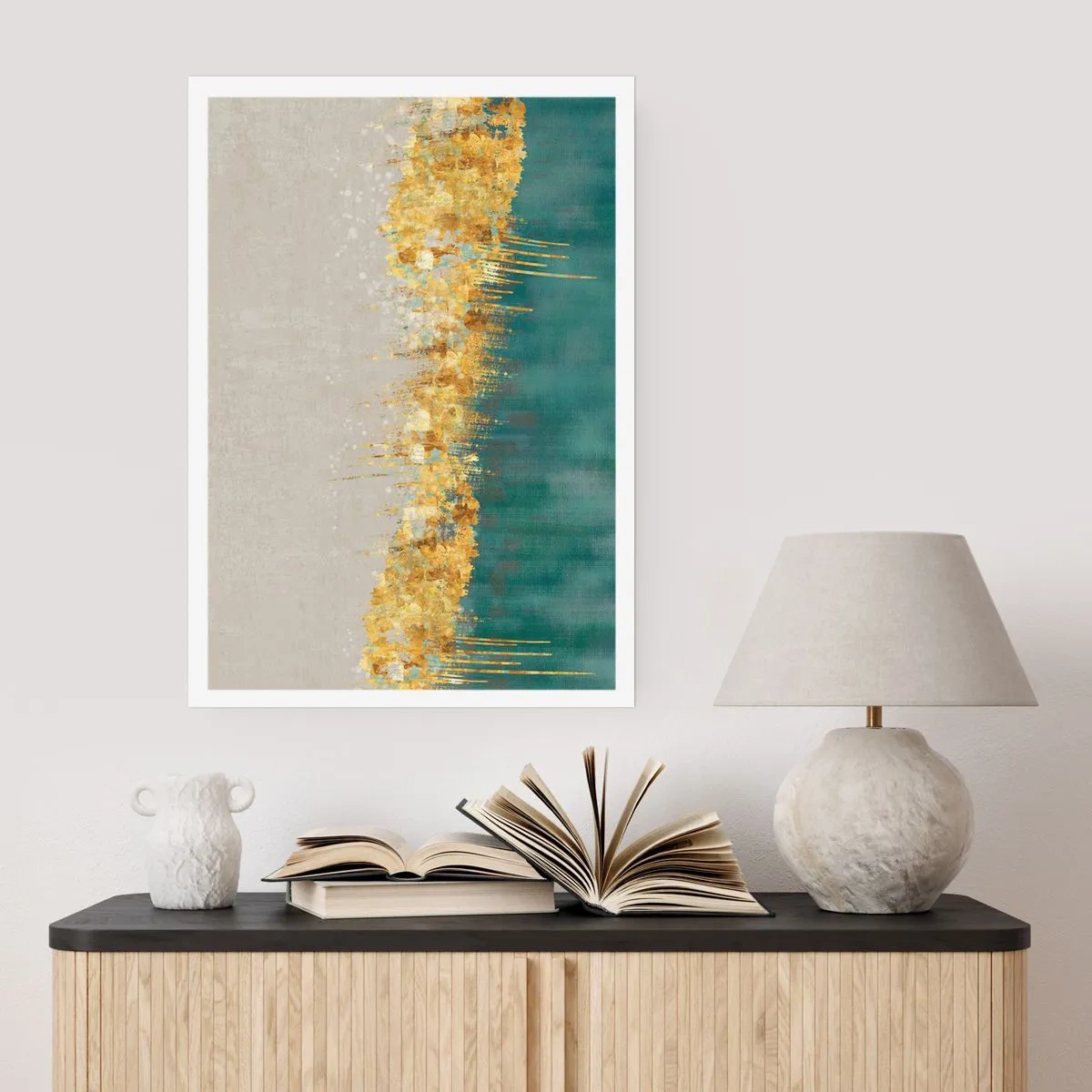 Póster - Una composición abstracta de oro, beige y verde. - 50x70cm - La frontera dorada - Decoración de pared moderna para salón y dormitorio ARTTOR