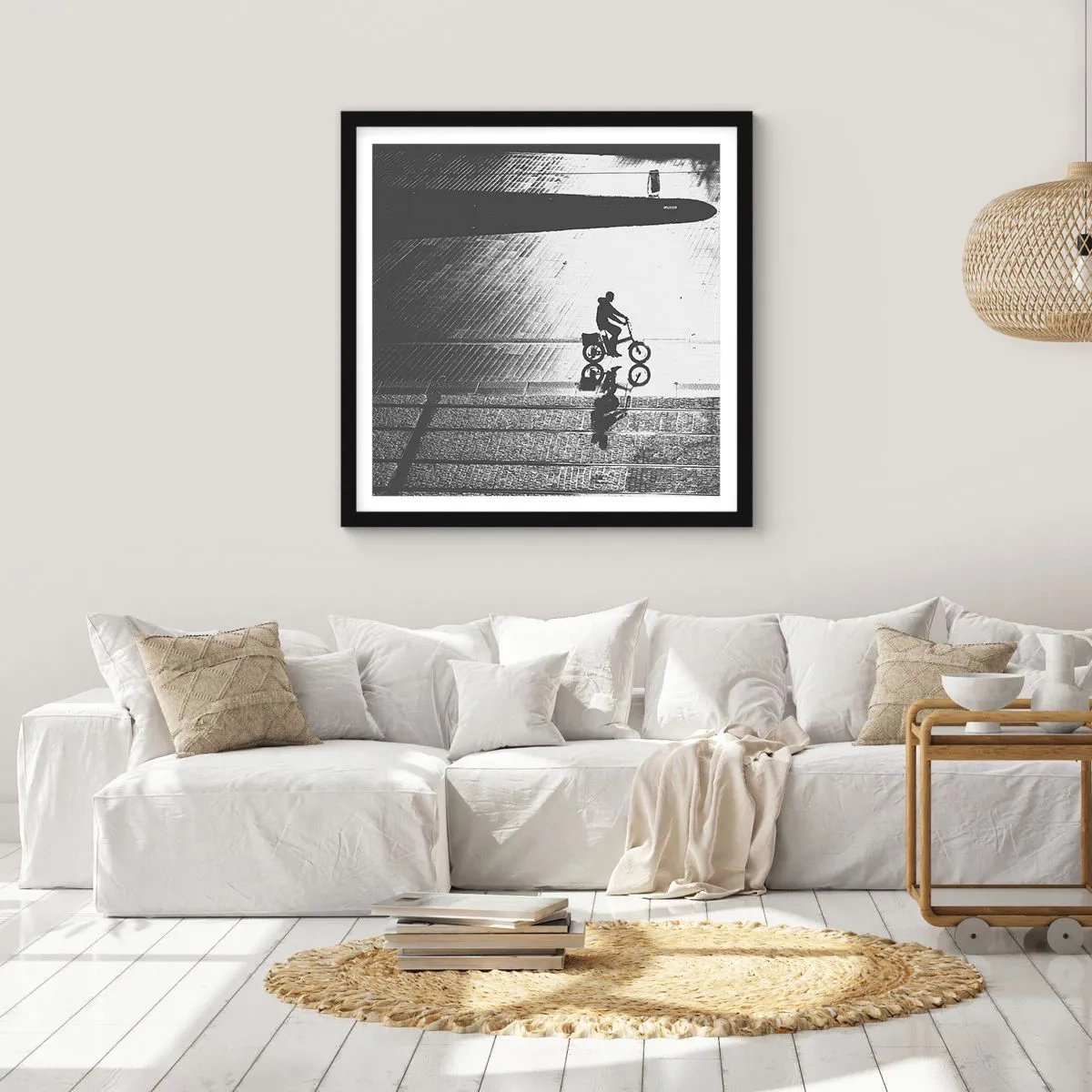 Póster en marco negro - Adelante, a través de la ciudad - 30x30 cm