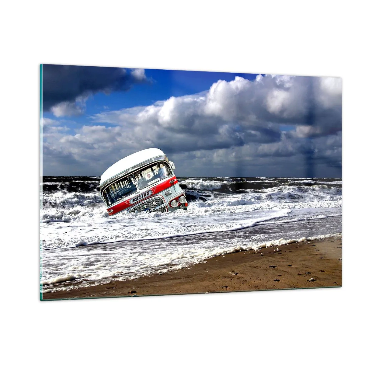 Cuadro sobre vidrio - Impresiones sobre Vidrio - Un viejo autobús en las aguas de un mar tempestuoso - 120x80cm - ¿Y qué te sorprende? - Decoración de pared moderna para salón y dormitorio ARTTOR