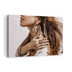 Cuadro sobre lienzo - Impresión de Imagen - Mujer elegante con joyas sobre un fondo de arena clara. - 100x70cm - Reina de la playa salvaje - Decoración de pared moderna para salón y dormitorio ARTTOR