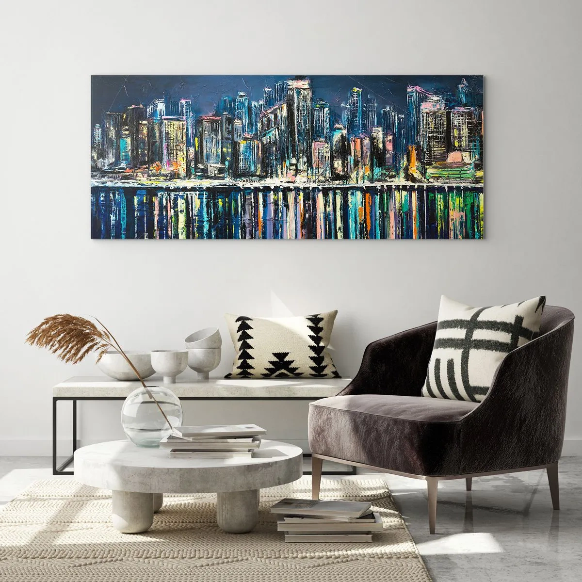 Cuadro sobre vidrio - Impresiones sobre Vidrio - Panorama de la ciudad nocturna reflejada en el agua. - 140x50cm - Una cascada de luces - Decoración de pared moderna para salón y dormitorio ARTTOR