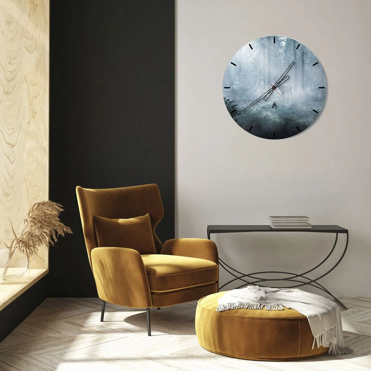 Reloj de pared - Reloj de vidrio - Un ciervo parado en la niebla en medio de un bosque alto. - 30x30cm - Ronda matutina por la finca - Decoración de pared moderna para salón, cocina y dormitorio ARTTOR