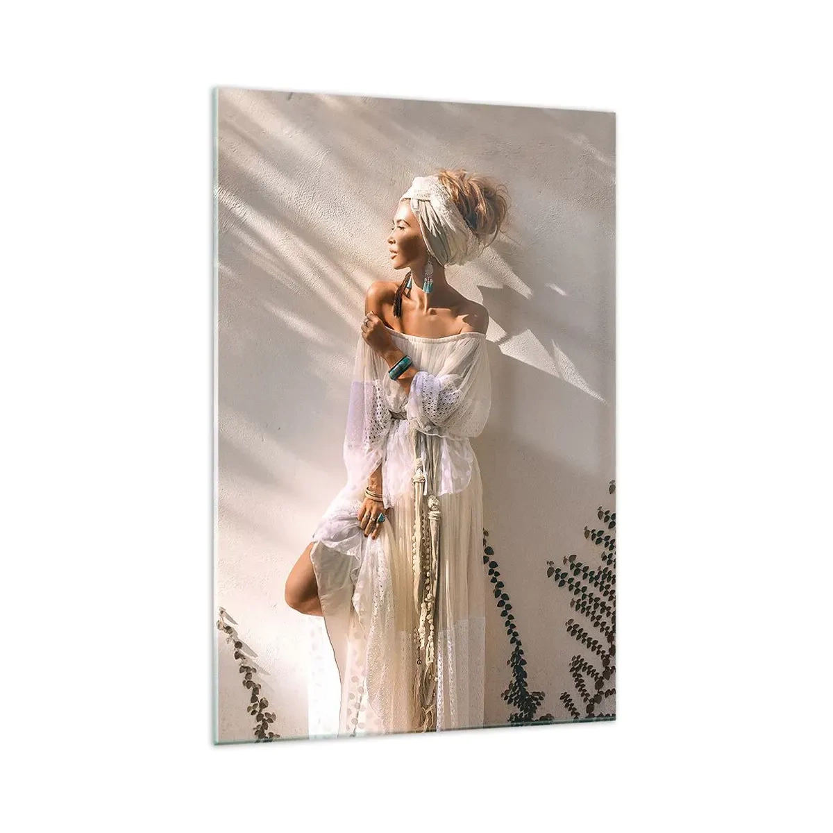 Cuadro sobre vidrio - Impresiones sobre Vidrio - Una mujer de estilo boho iluminada por los rayos del sol. - 70x100cm - El sol y la joven - Decoración de pared moderna para salón y dormitorio ARTTOR